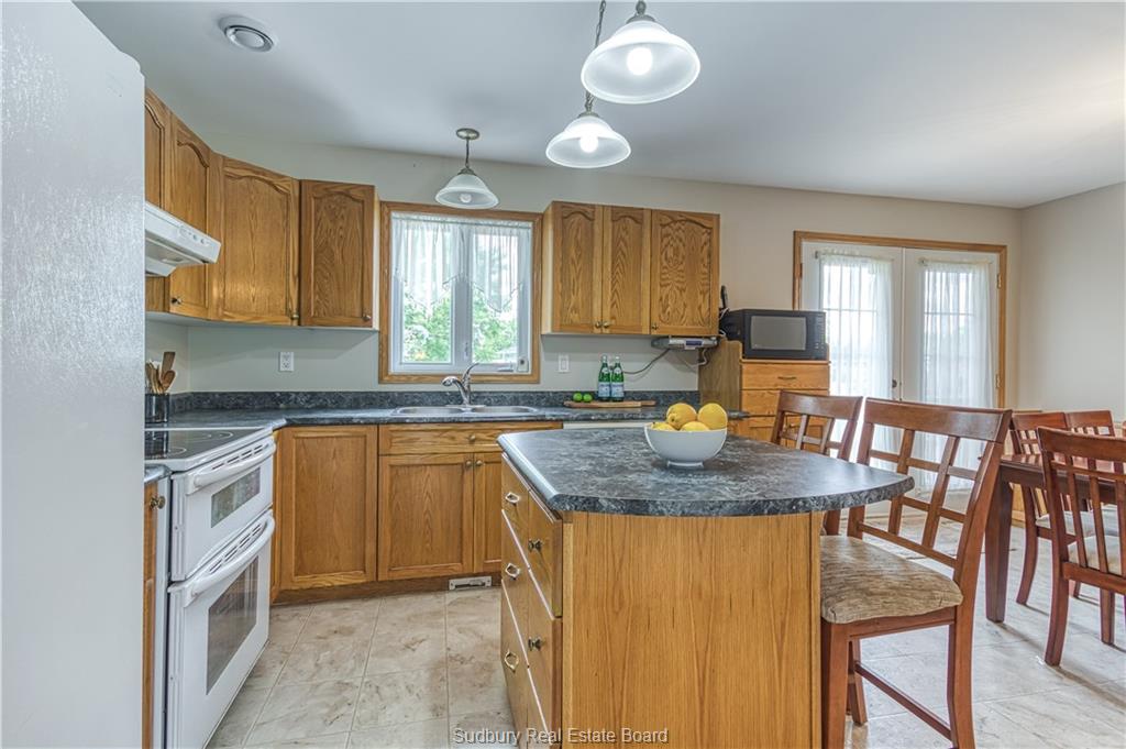 320 DENIS Crescent, Azilda Ontario, Canada