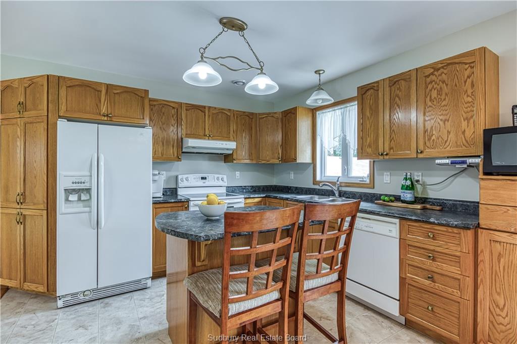 320 DENIS Crescent, Azilda Ontario, Canada