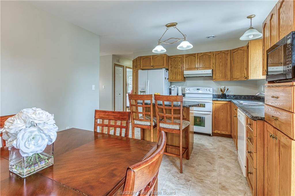 320 DENIS Crescent, Azilda Ontario, Canada