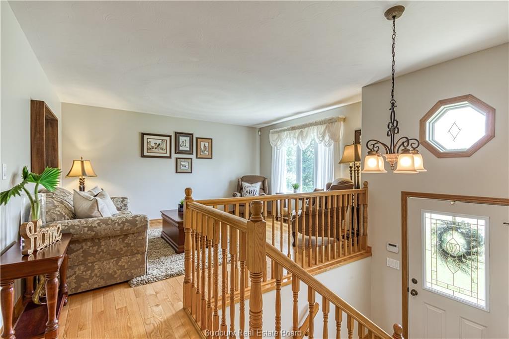320 DENIS Crescent, Azilda Ontario, Canada