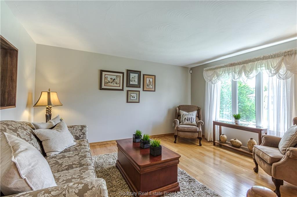 320 DENIS Crescent, Azilda Ontario, Canada