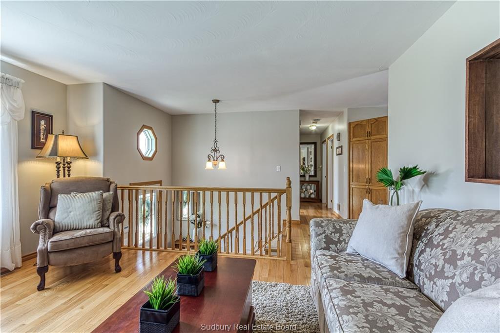 320 DENIS Crescent, Azilda Ontario, Canada