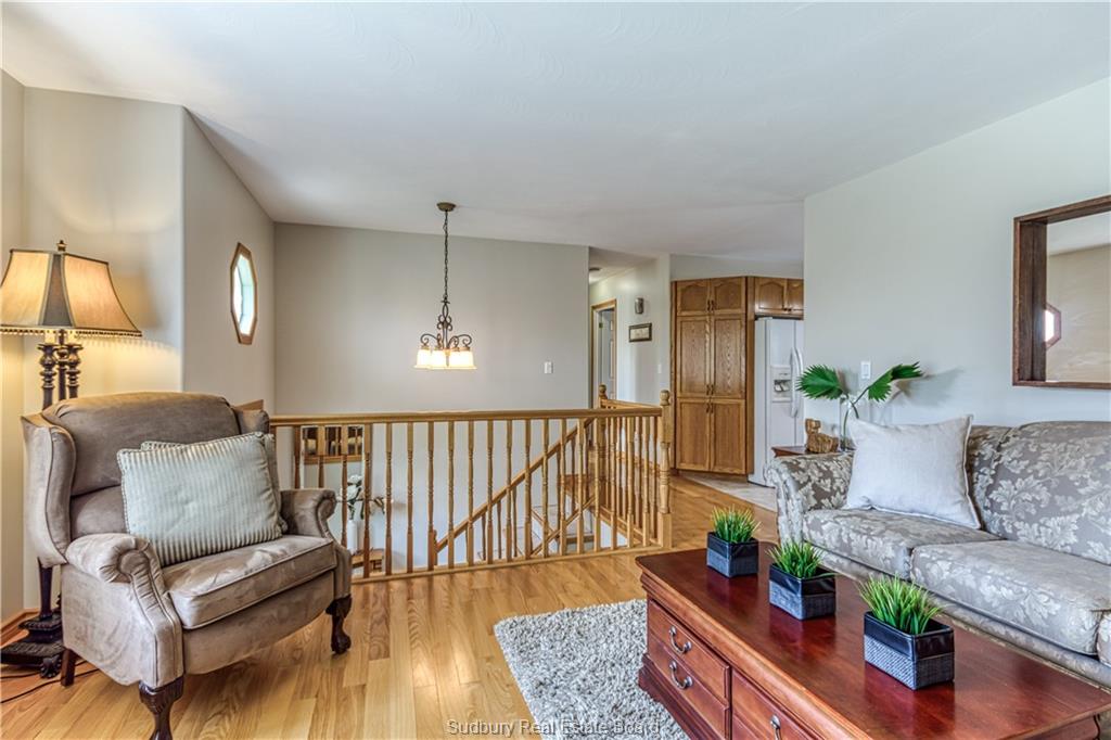 320 DENIS Crescent, Azilda Ontario, Canada