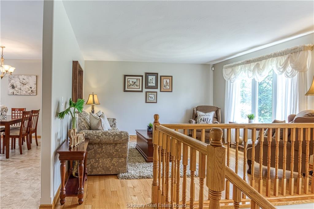 320 DENIS Crescent, Azilda Ontario, Canada