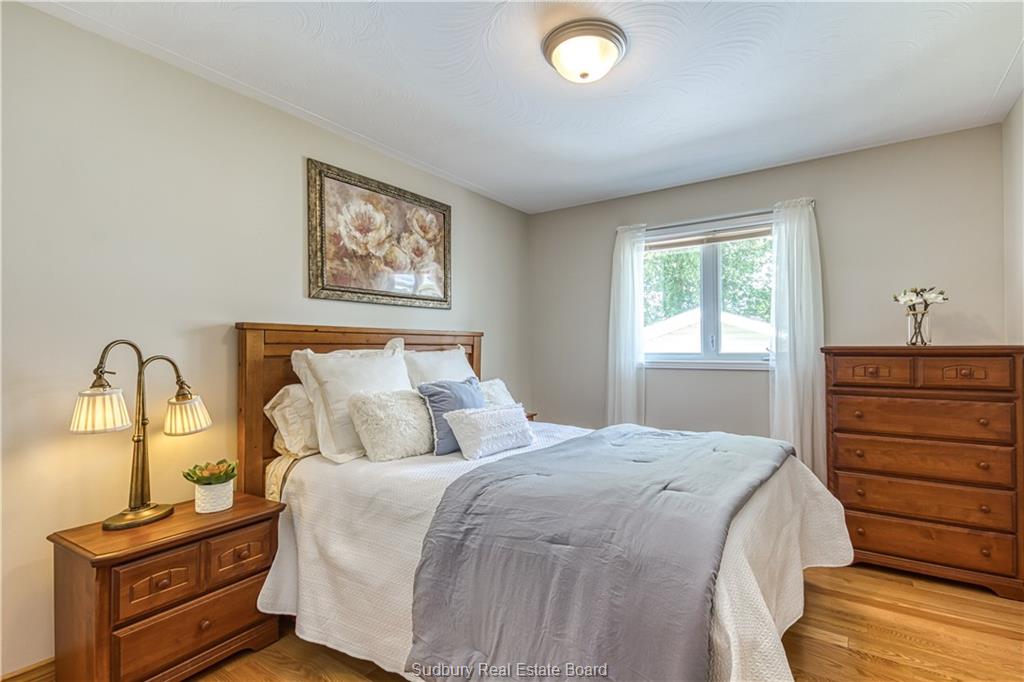 320 DENIS Crescent, Azilda Ontario, Canada
