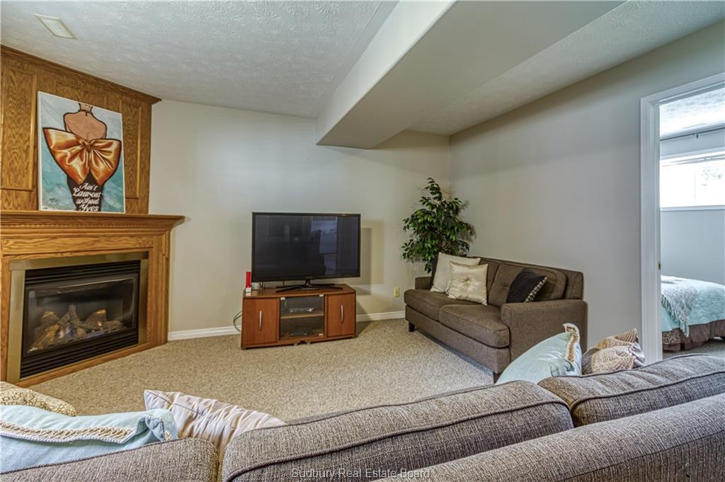320 DENIS Crescent, Azilda Ontario, Canada