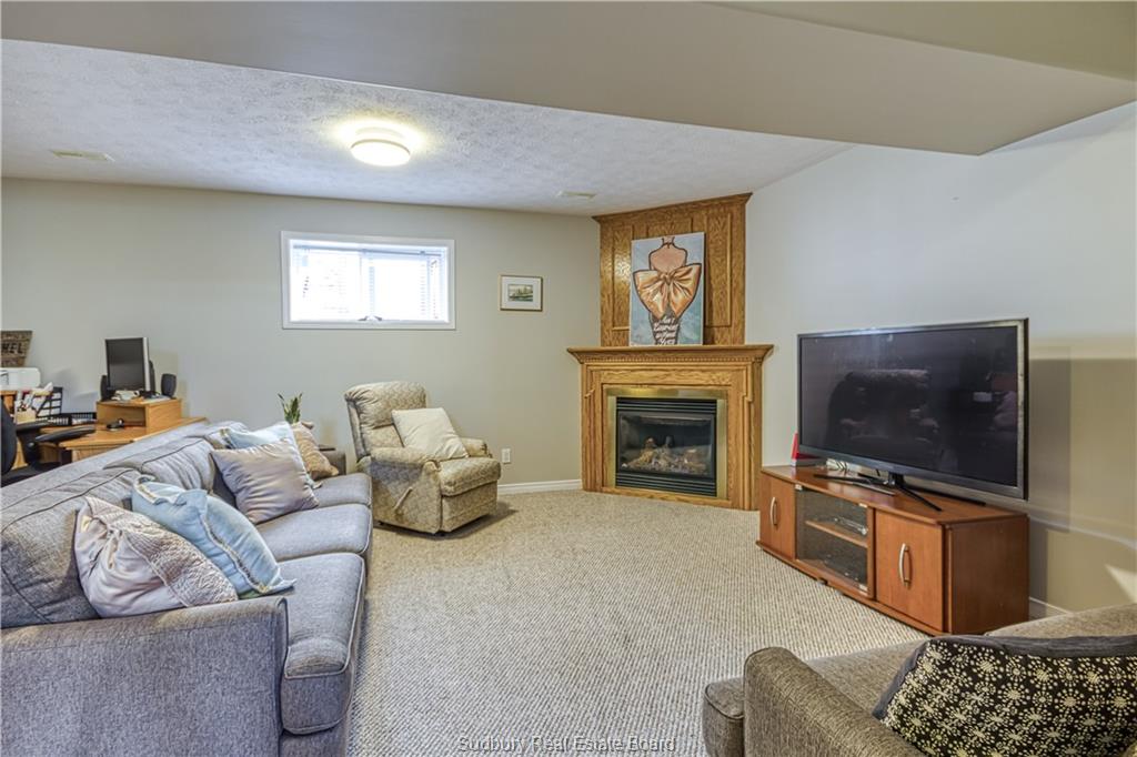 320 DENIS Crescent, Azilda Ontario, Canada