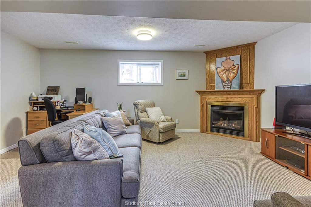 320 DENIS Crescent, Azilda Ontario, Canada