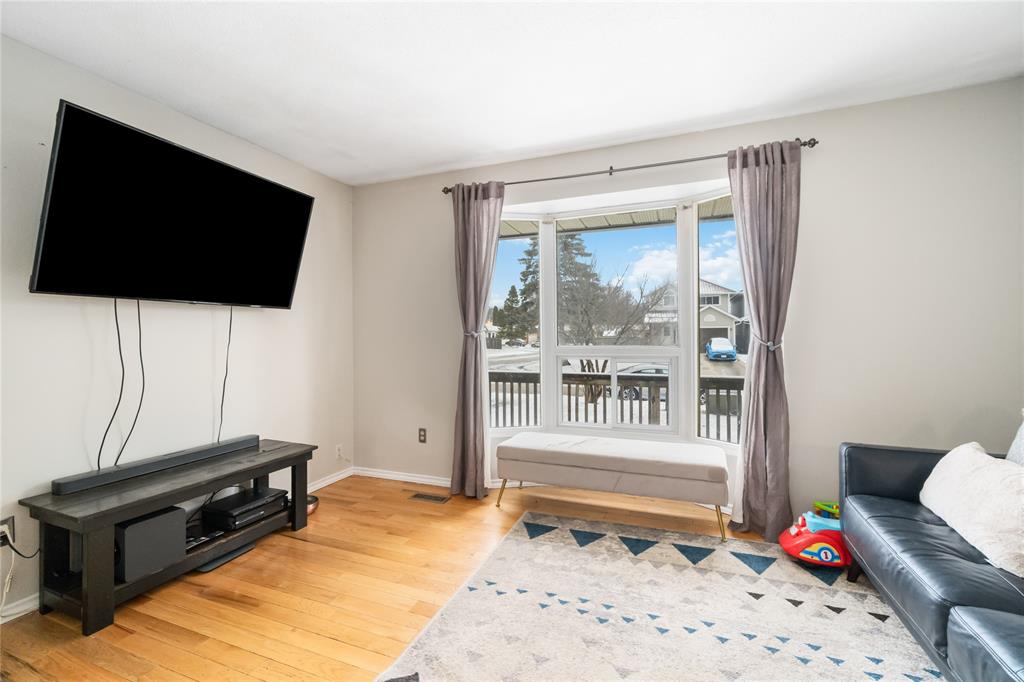 1221 THISTLEDOWN Avenue, Sarnia, Ontario, Canada
