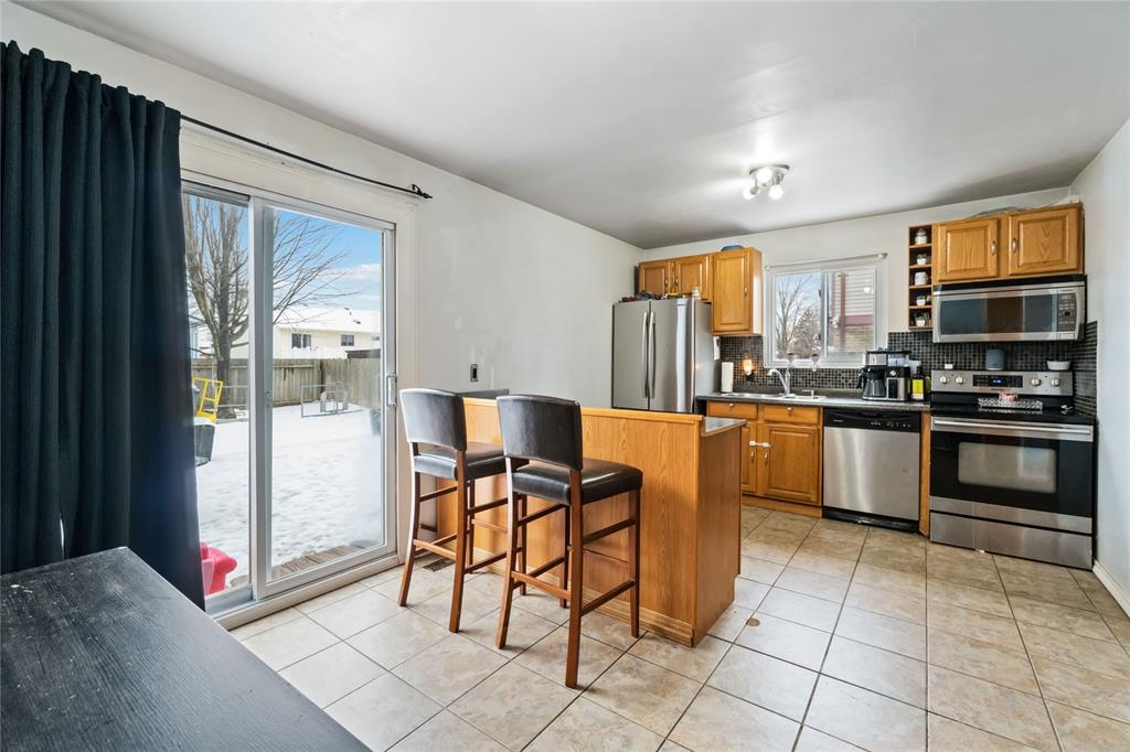 1221 THISTLEDOWN Avenue, Sarnia, Ontario, Canada