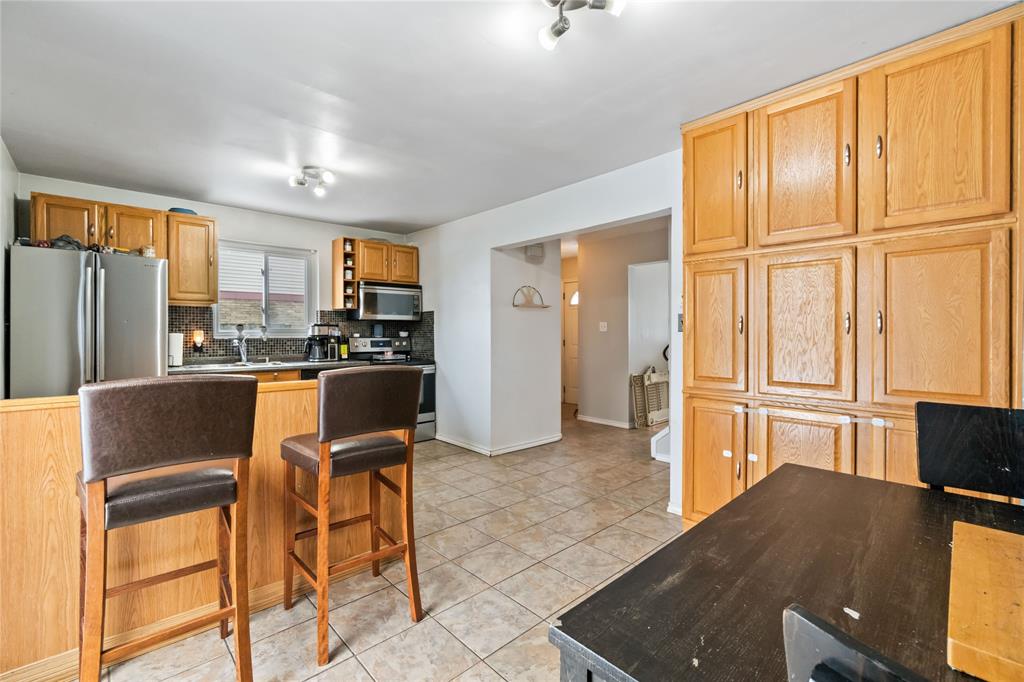 1221 THISTLEDOWN Avenue, Sarnia, Ontario, Canada