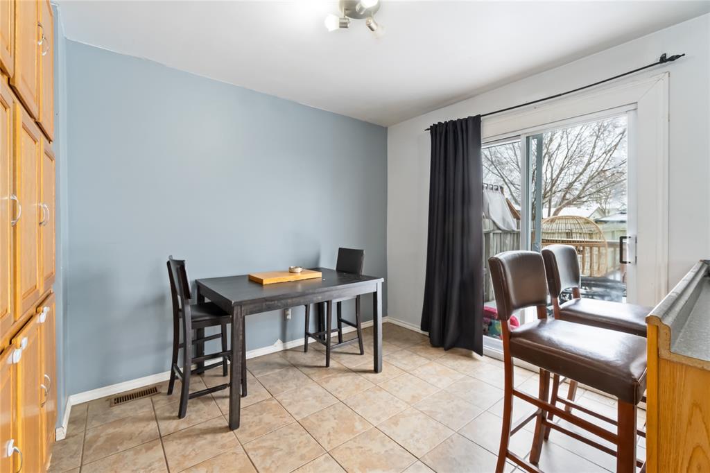 1221 THISTLEDOWN Avenue, Sarnia, Ontario, Canada