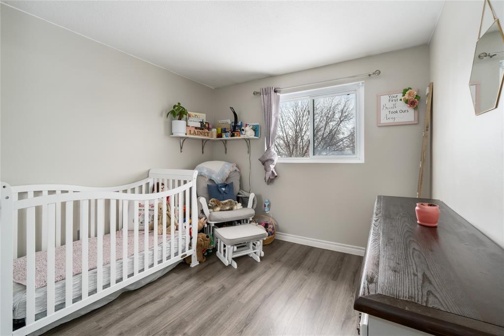 1221 THISTLEDOWN Avenue, Sarnia, Ontario, Canada
