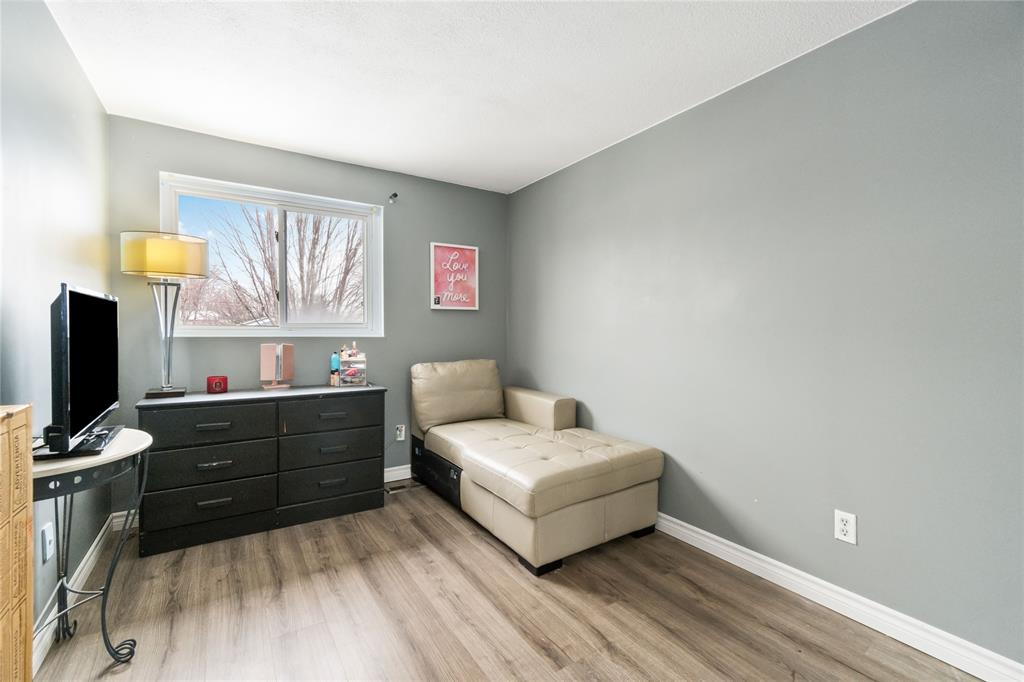 1221 THISTLEDOWN Avenue, Sarnia, Ontario, Canada