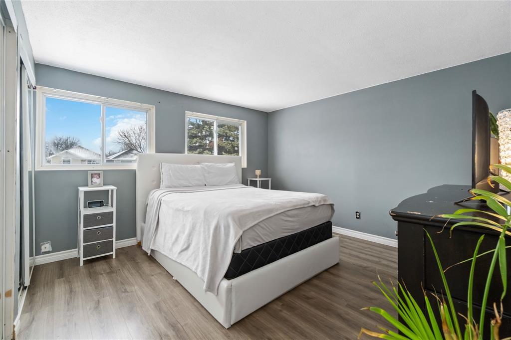 1221 THISTLEDOWN Avenue, Sarnia, Ontario, Canada