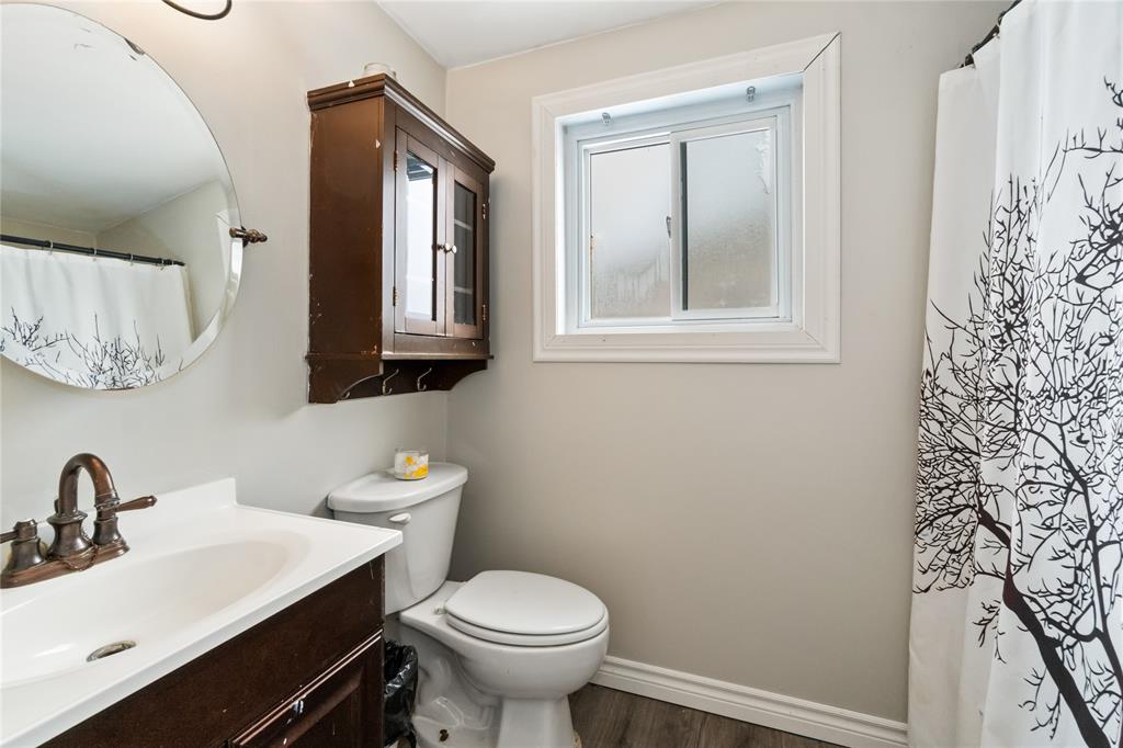 1221 THISTLEDOWN Avenue, Sarnia, Ontario, Canada