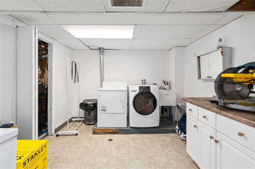 1221 THISTLEDOWN Avenue, Sarnia, Ontario, Canada