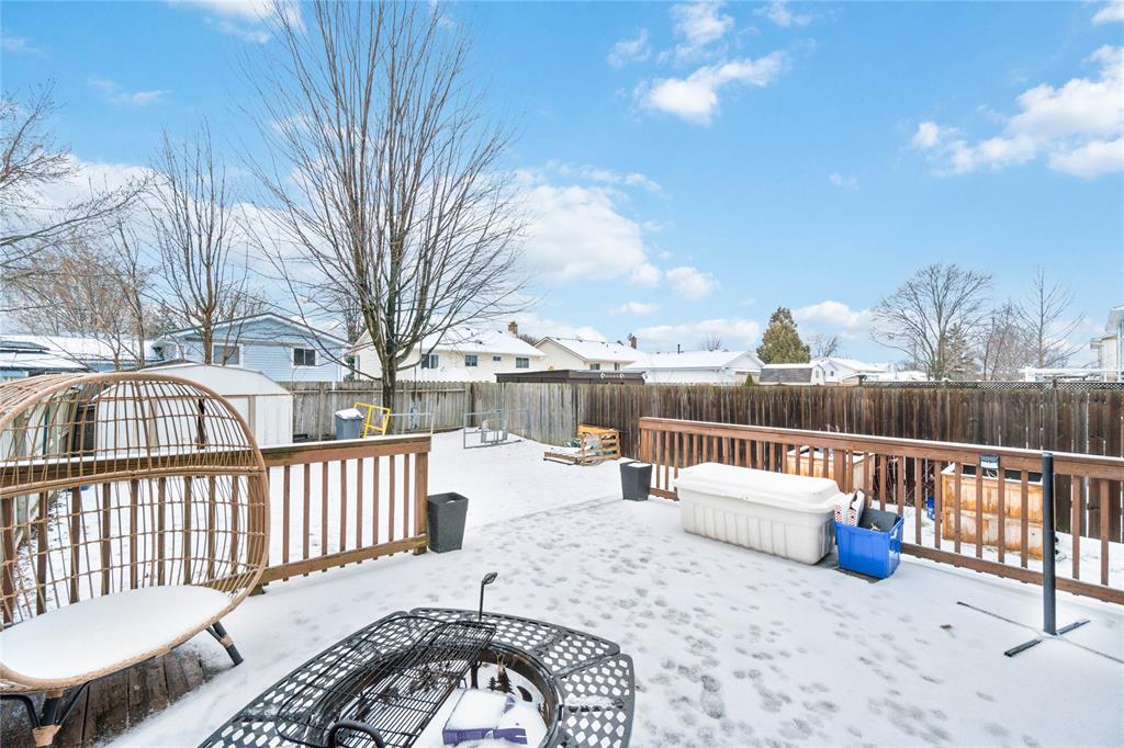 1221 THISTLEDOWN Avenue, Sarnia, Ontario, Canada