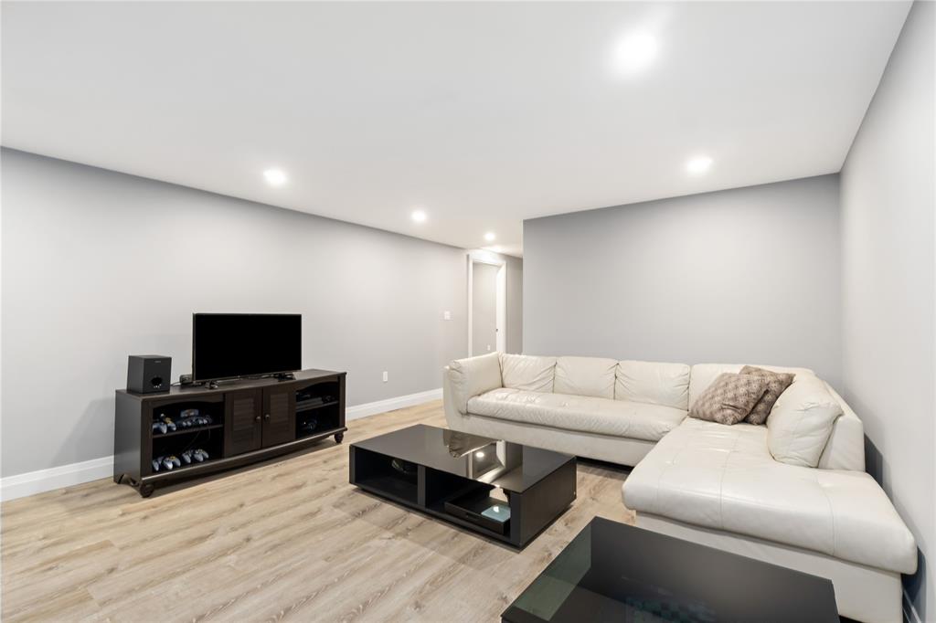 308 GRAHAM COUGHTRY Court, Sarnia, Ontario, Canada