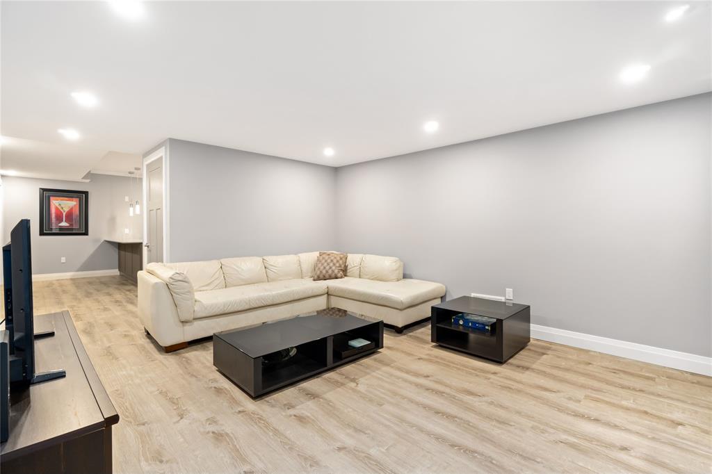 308 GRAHAM COUGHTRY Court, Sarnia, Ontario, Canada