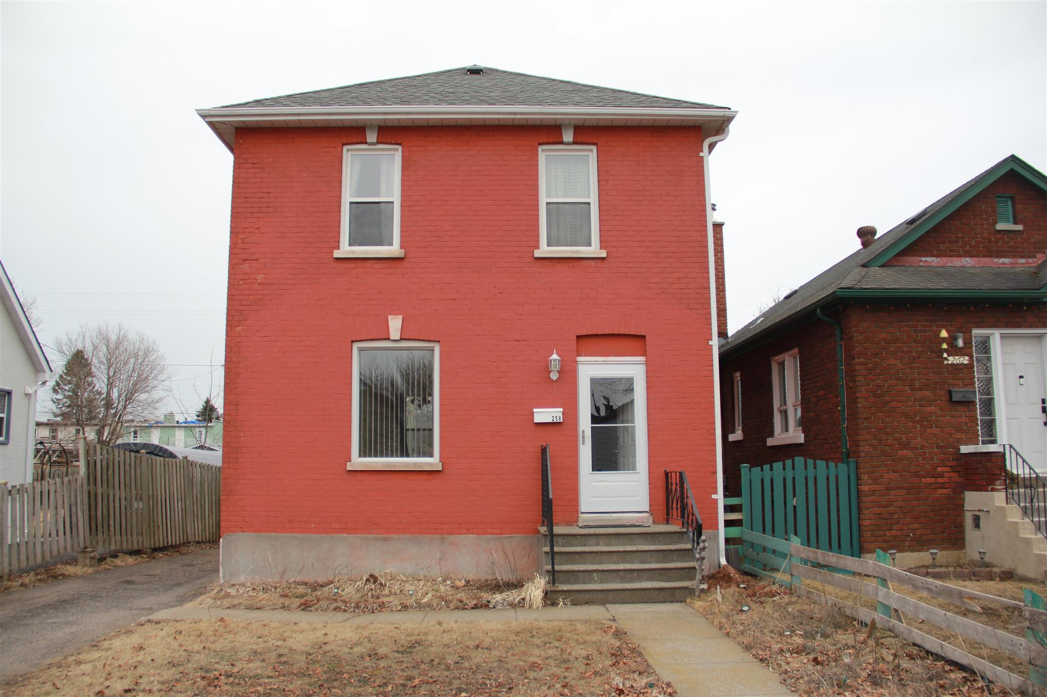 258 Amelia Street W, Thunder Bay, Ontario, Canada photo 1