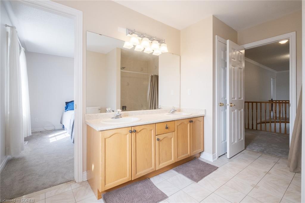 14 PEREGRINE Crescent, Cambridge, Ontario, Canada