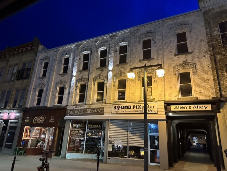 60 Wellington St, Unit 2, Stratford, Ontario, Canada photo 2