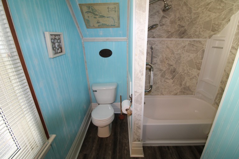 231 Queen St, Stratford, Ontario, Canada photo 8