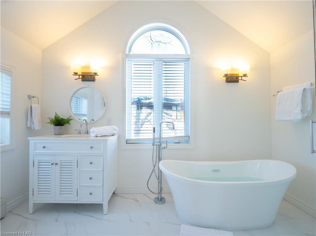 201 CEDAR ISLAND Road, Orillia, Ontario, Canada