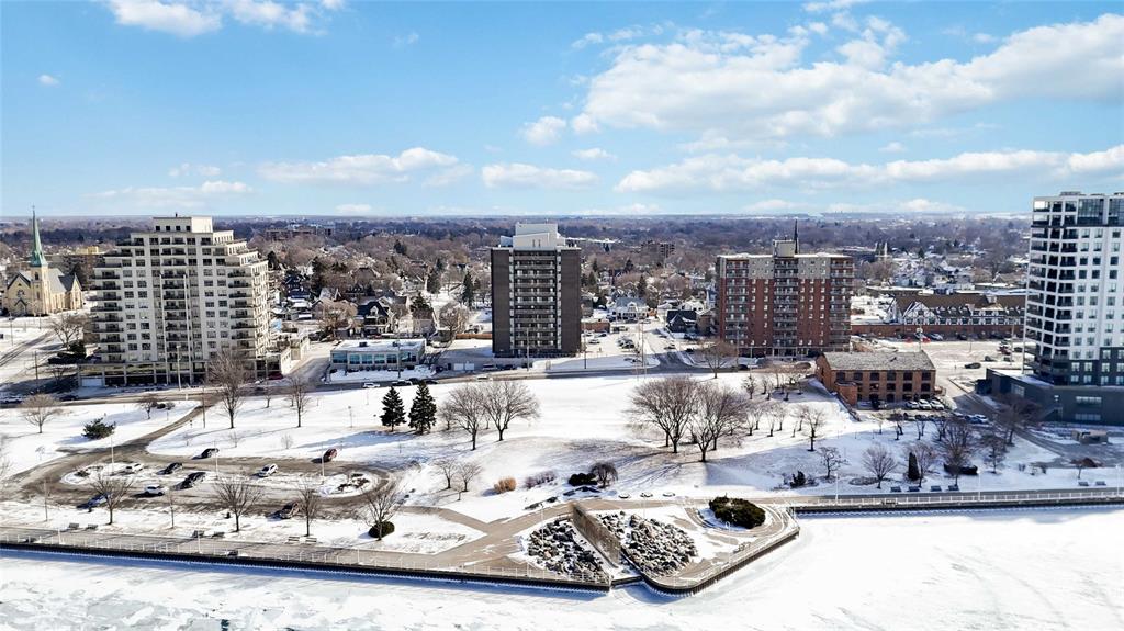 10 DERBY Lane Unit# 1104, Sarnia, Ontario, Canada photo 3