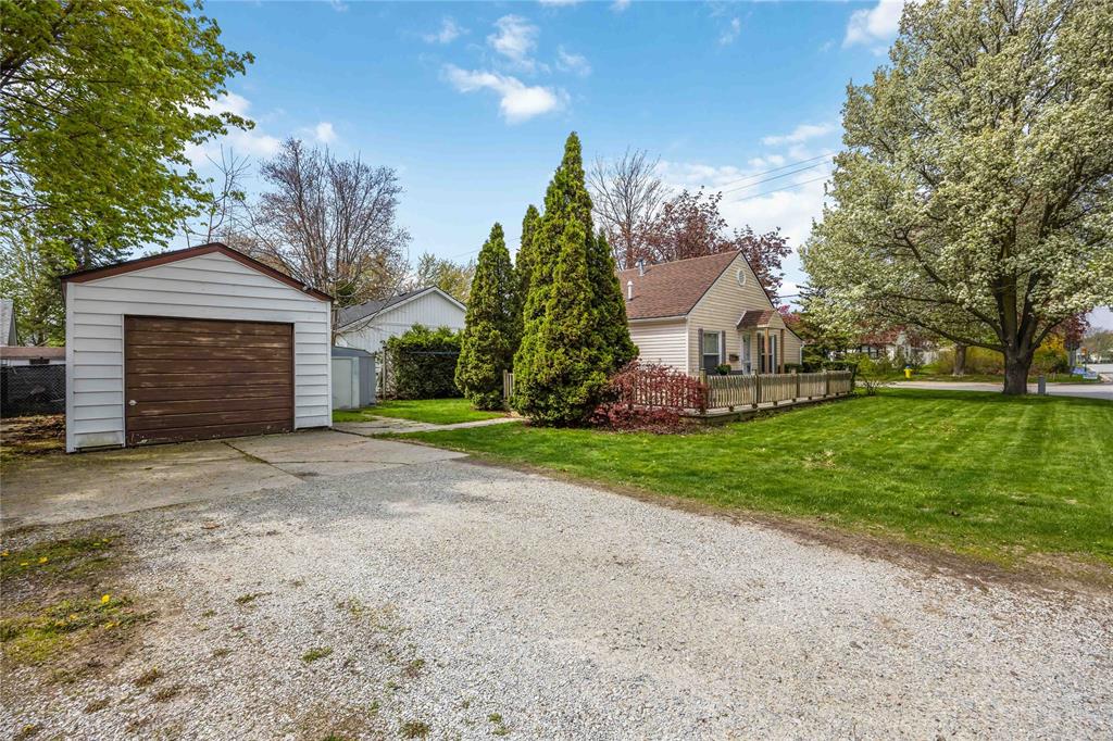 6546 Waterworks Road, Sarnia, Ontario, Canada photo 3