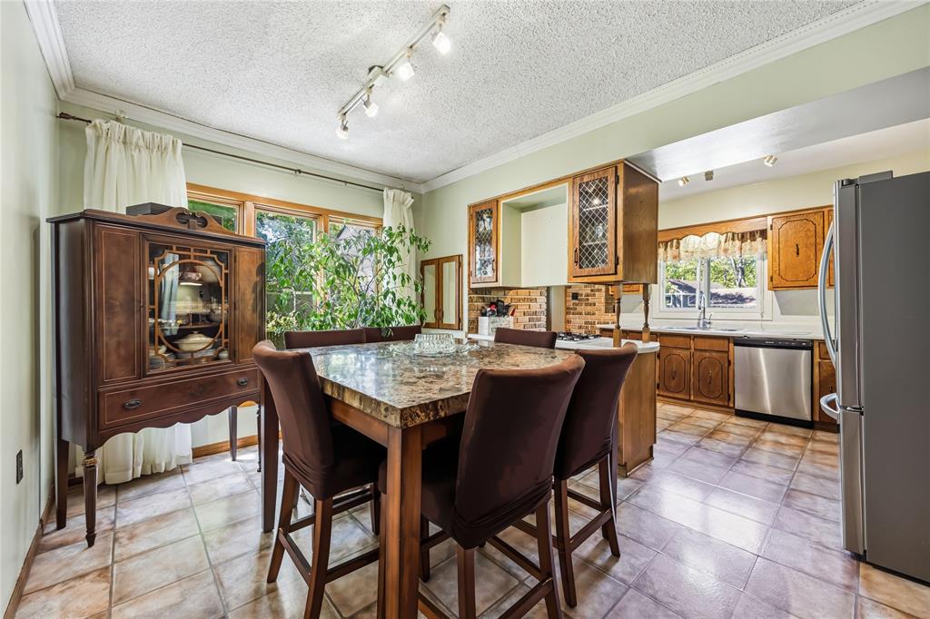 1576 MALLAH Drive, Sarnia, Ontario, Canada photo 5