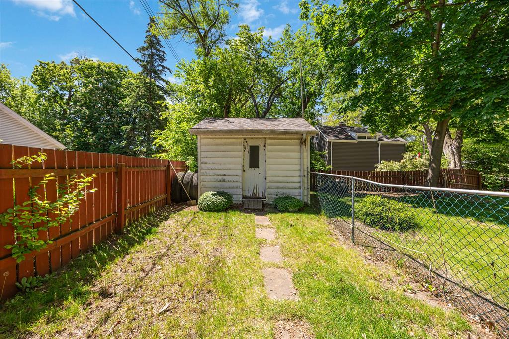 1576 MALLAH Drive, Sarnia, Ontario, Canada photo 42