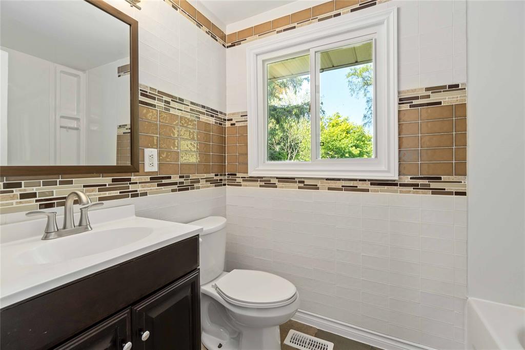 1102 EXMOUTH Street, Sarnia, Ontario, Canada photo 12