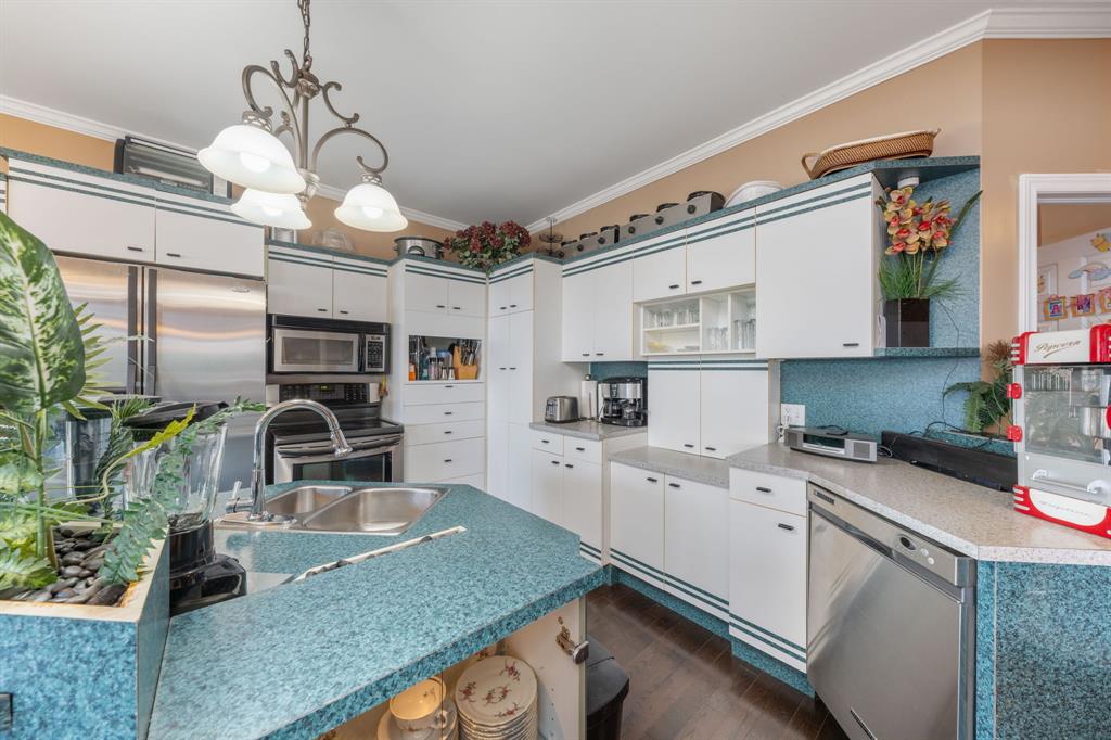 11 MAUD Street, Point Edward, Ontario, Canada