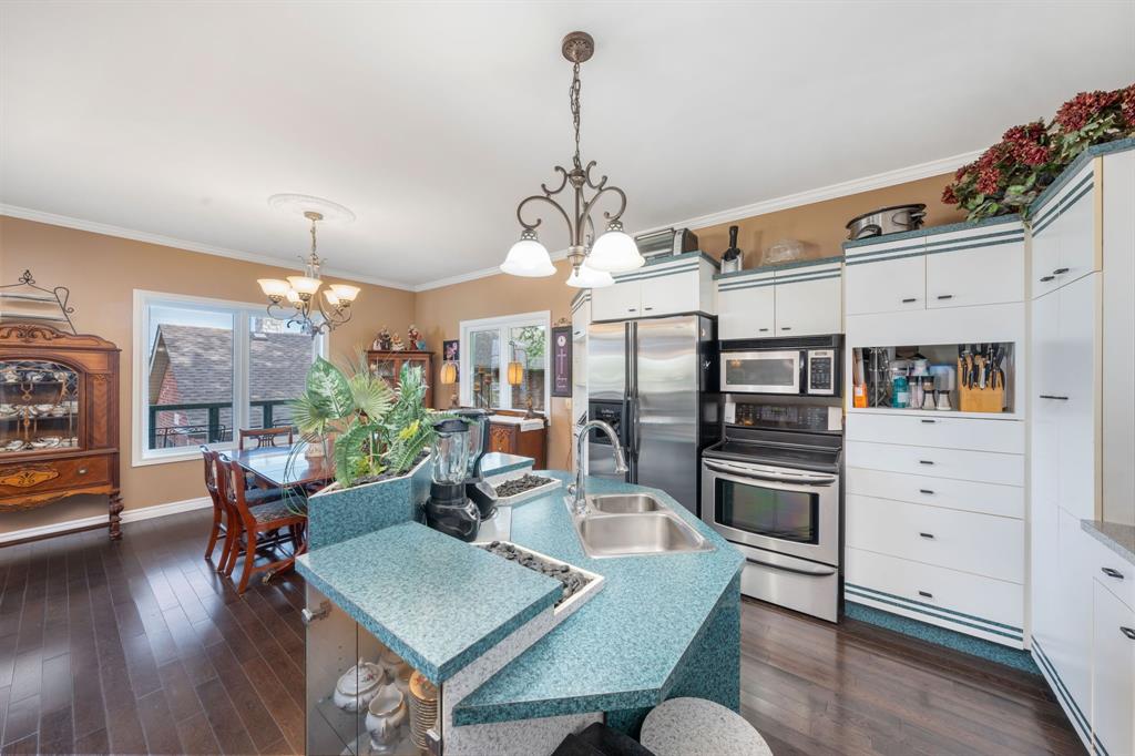 11 MAUD Street, Point Edward, Ontario, Canada