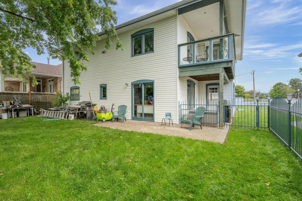 11 MAUD Street, Point Edward, Ontario, Canada