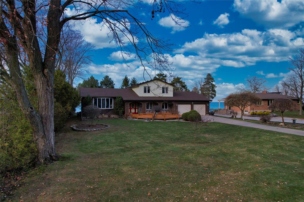 3472 QUEEN Street, Plympton-Wyoming, Ontario, Canada