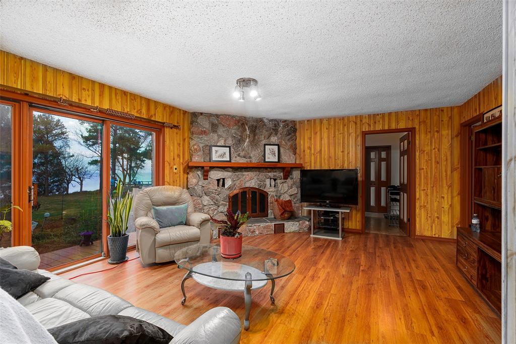 3472 QUEEN Street, Plympton-Wyoming, Ontario, Canada