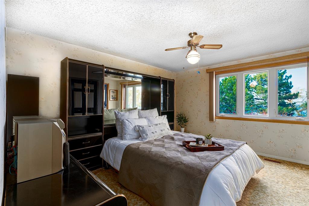 3472 QUEEN Street, Plympton-Wyoming, Ontario, Canada