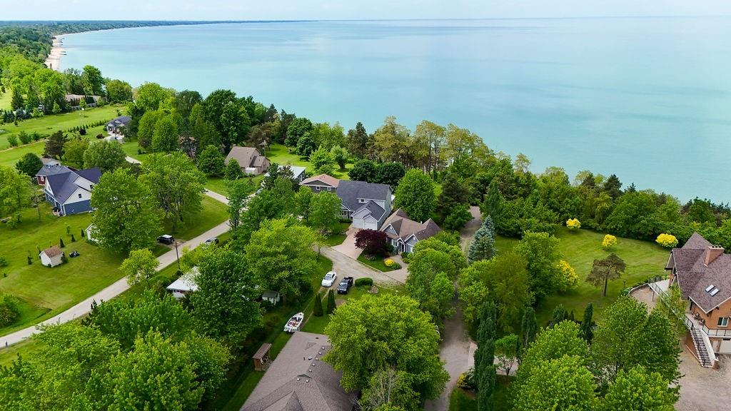 7359 BLUE POINT BAY Path, Plympton-Wyoming, Ontario, Canada photo 9