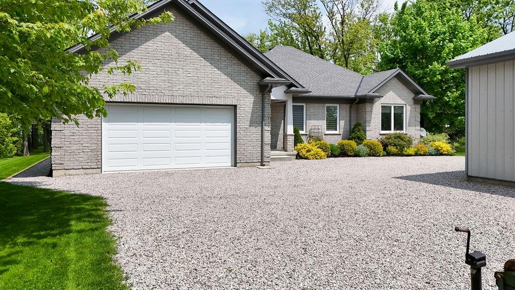 3394 SCHRAM Drive, Plympton-Wyoming, Ontario, Canada photo 3