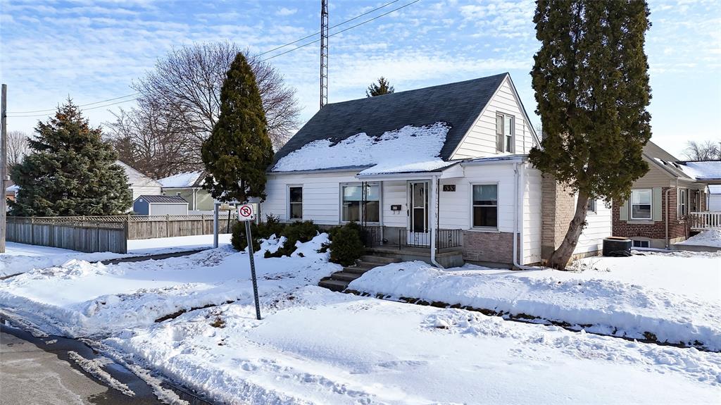 633 KINTAIL Street, Sarnia, Ontario, Canada photo 2