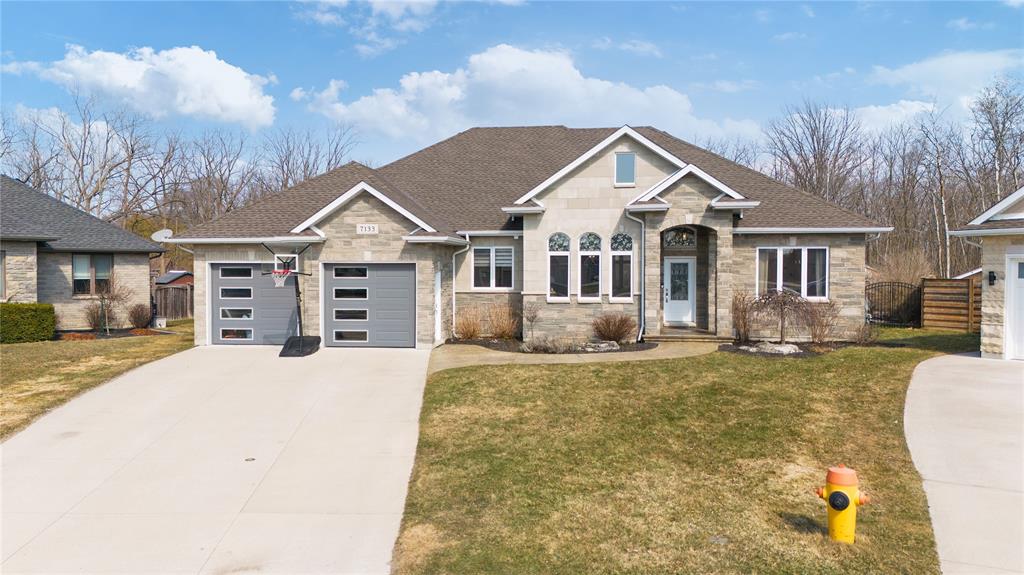 7133 MUSKOKA Trail, Plympton-Wyoming, Ontario, Canada photo 1