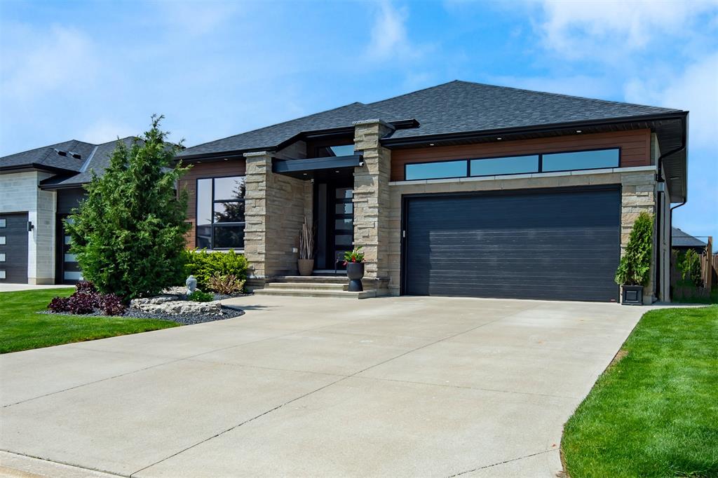 612 Mead Court, Sarnia Ontario, Canada