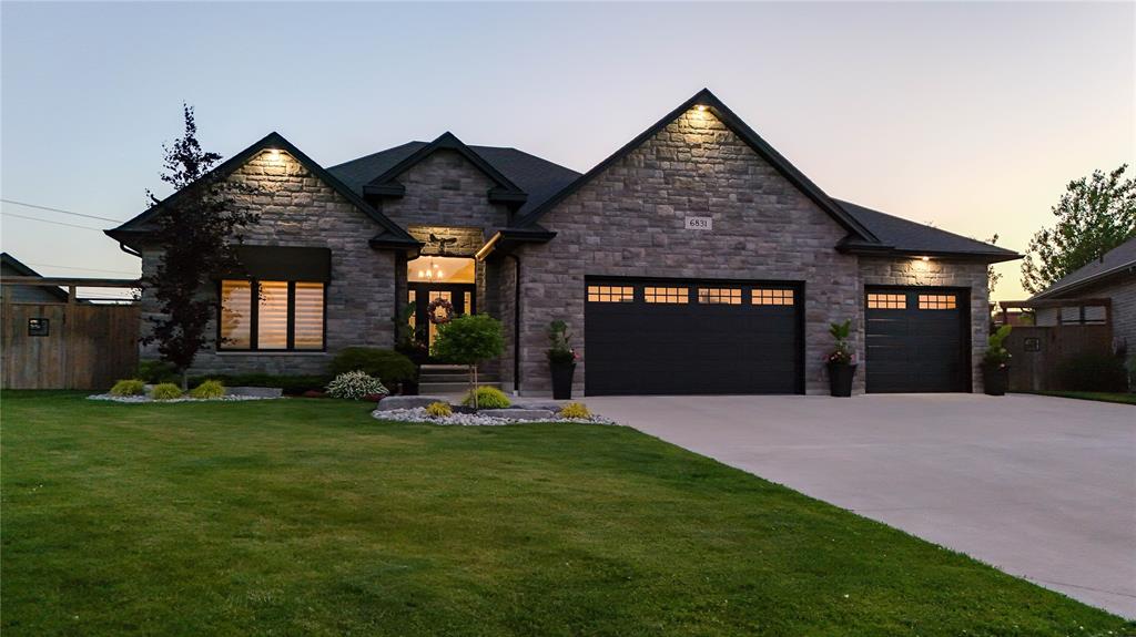6831 CREEKSIDE Drive, Plympton-Wyoming, Ontario, Canada photo 1