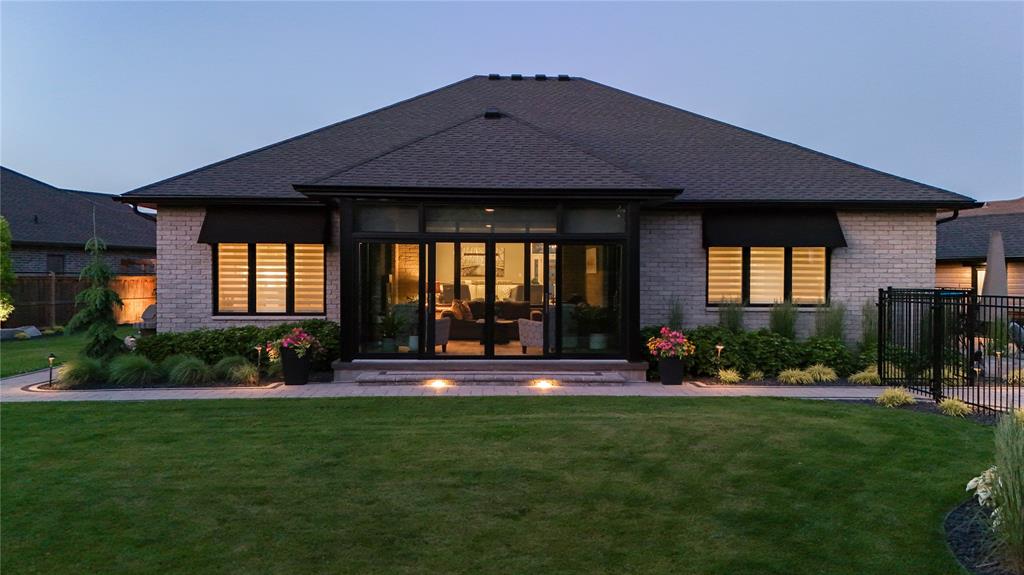 6831 CREEKSIDE Drive, Plympton-Wyoming, Ontario, Canada photo 2