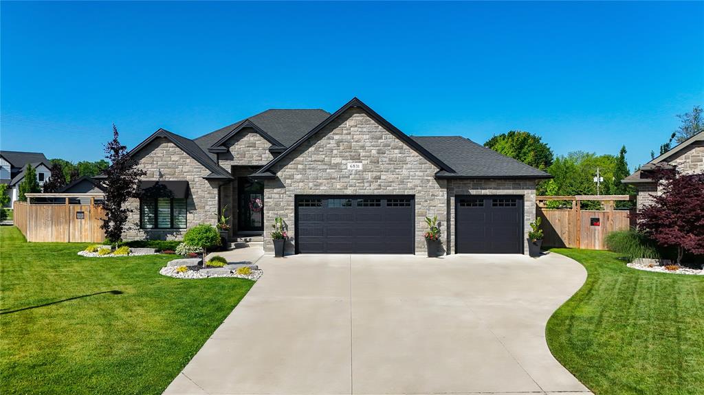 6831 CREEKSIDE Drive, Plympton-Wyoming, Ontario, Canada photo 4