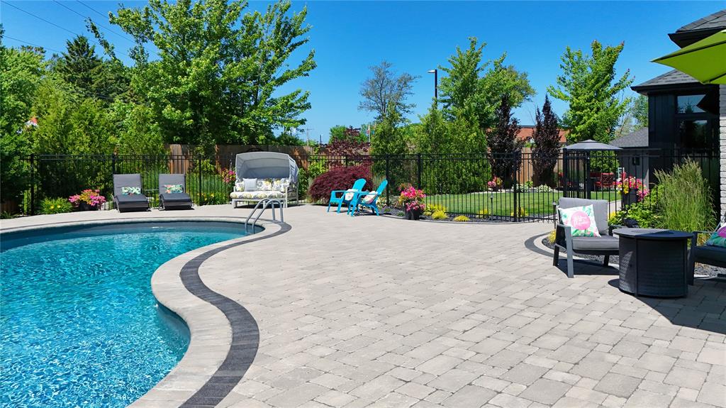 6831 CREEKSIDE Drive, Plympton-Wyoming, Ontario, Canada photo 5