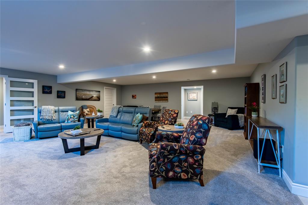 6831 CREEKSIDE Drive, Plympton-Wyoming, Ontario, Canada photo 39